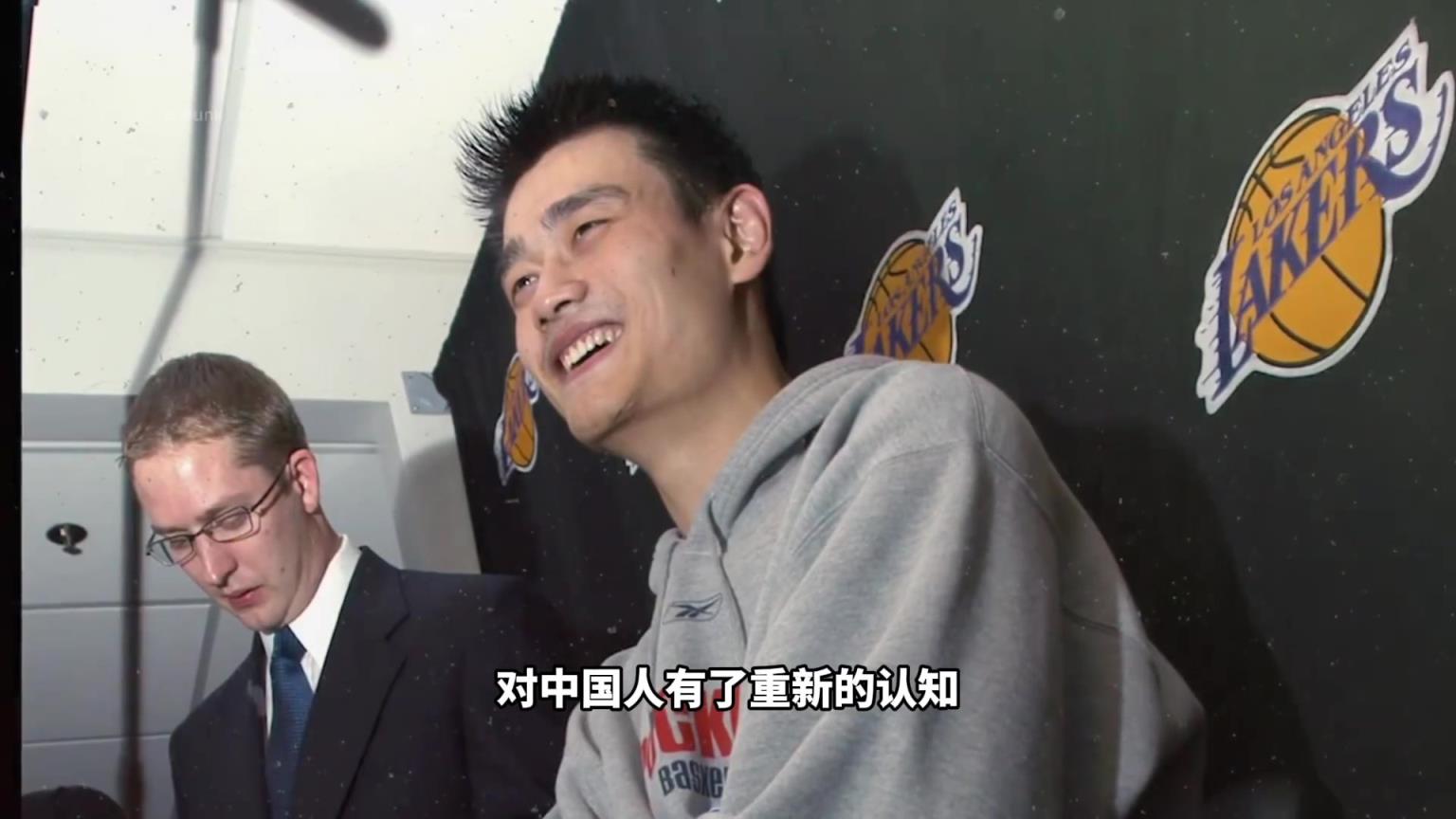 杨瀚森球衣拍卖价格仅次于弗拉格？当年姚明的经济效应有多离谱？