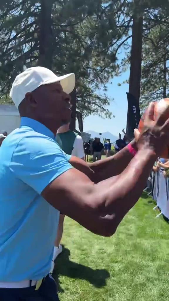 还是宝刀未老啊！卡特&雷阿伦和希尔在高尔夫活动现场投篮~