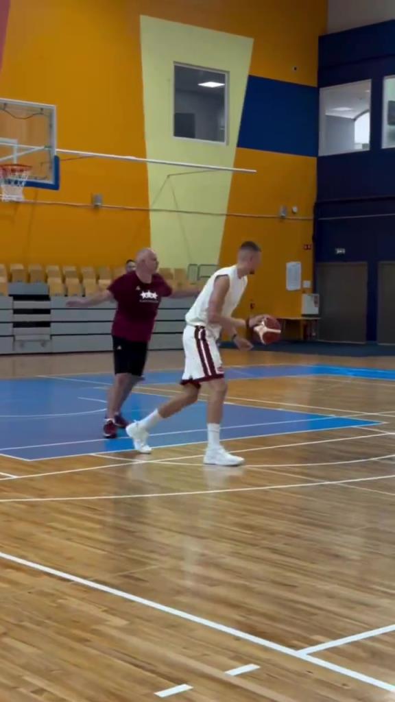 已经开始备战欧锦赛了！波尔津吉斯这状态真不错