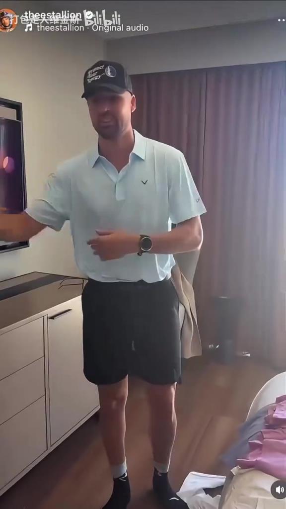 和女友一起打高尔夫！来看看马冬梅镜头下的克莱！真的开心了~