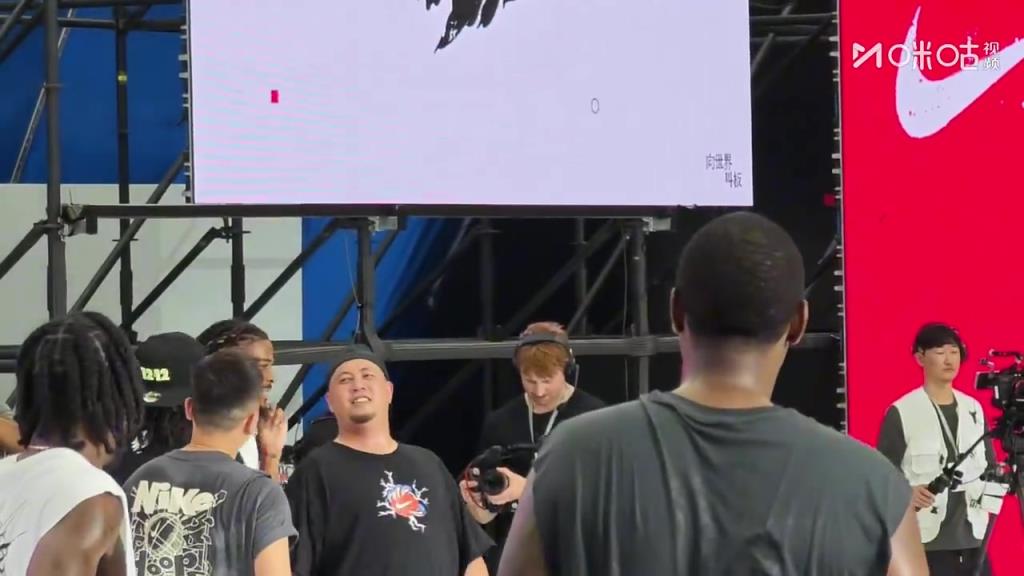 相当宠粉！莫兰特现场现学中文“我爱你”