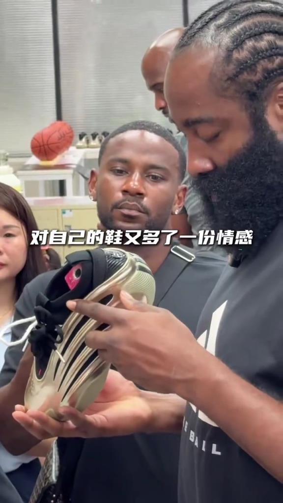 进厂干活！哈登亲自参与个人签名球鞋制作