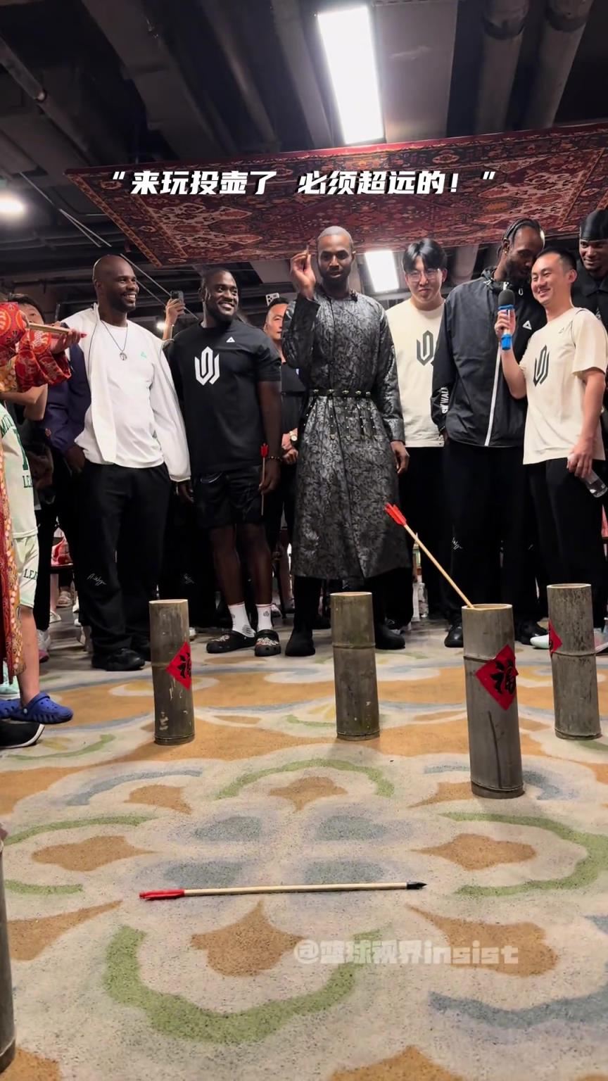 妥妥驸马爷！维金斯穿古装斗舞玩投壶喝胡辣汤！