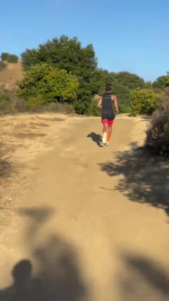 难怪防守者跟不上！库里休赛期这跑山训练也太猛了‍♂️