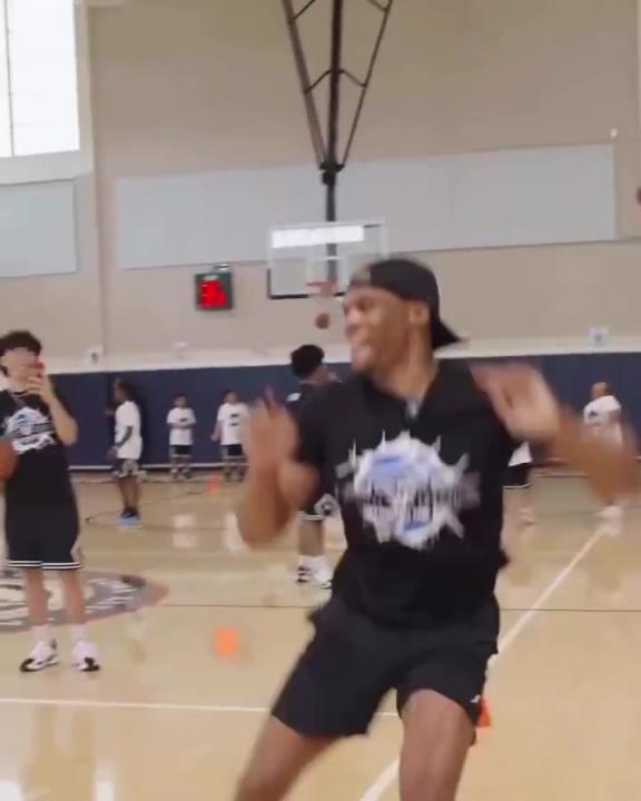 怎么有人工作还没找到，还敢玩这么开心的