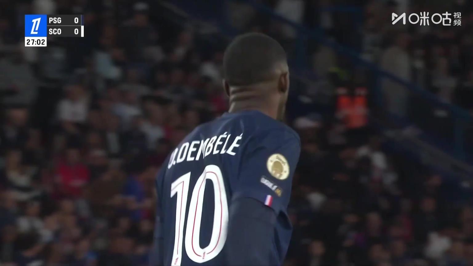 错失良机！登贝莱主罚点球大力爆射直接打飞了！