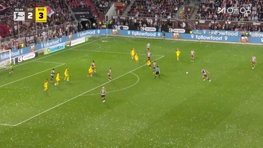 十人多特3-3遭圣保利扳平！史密斯转身爆射世界波破门！