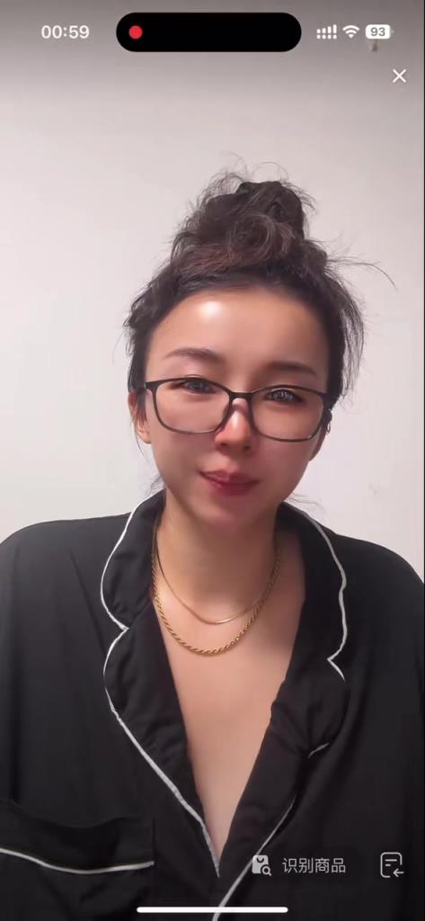 已经领证怀孕啦！张曼源凌晨直播，孕相还是有点明显的