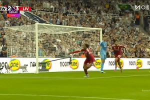 2025年08月26日 刺激！利物浦3-2十人纽卡 16岁恩古莫哈100分钟绝杀埃基蒂克破门