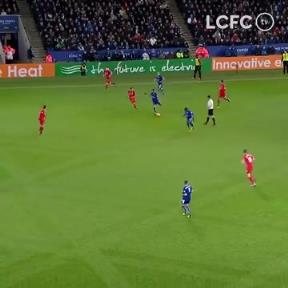 草根英雄再就业！回顾瓦尔迪16年惊天世界波率队战神利物浦！