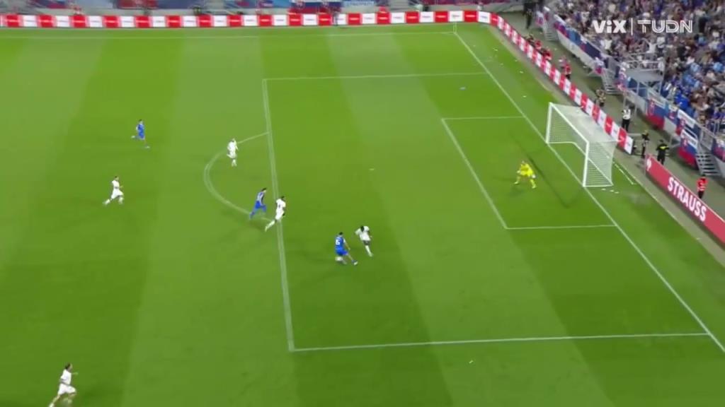 戏耍！斯特列克晃晕吕迪格兜射死角破门！德国门将扑救鞭长莫及！