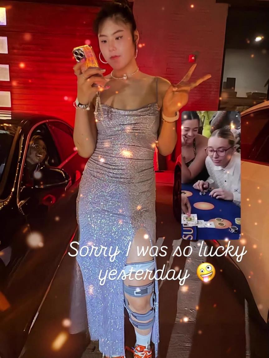 小宝：裙子和护具很搭！惦记着牌局的佩奇评论：被闺蜜“背叛”了