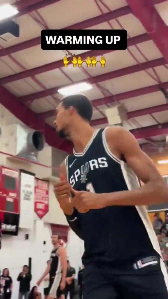 新赛季真的快来了！马刺全队参加训练赛，一个个都秀起了扣篮