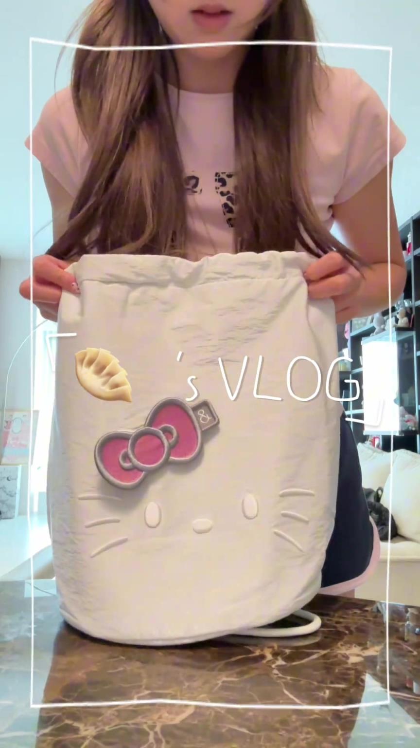 韦世豪老婆跑去摄影棚当打工小妹，为什么给韦世豪打码啊