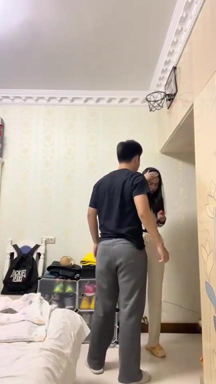 吧友们，你们敢在家这样隔扣老婆么？