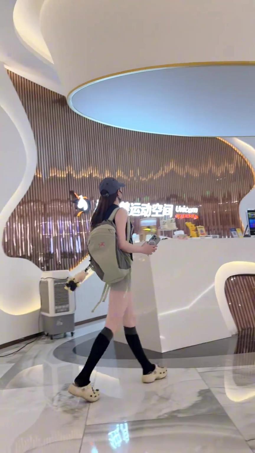 苏超媛这身材绝了我承认有姿色有身段但衣装有点奇怪~