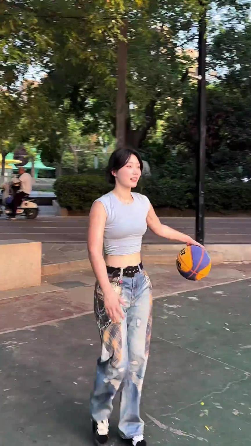 能有这样的美女球搭子也太爽了吧！